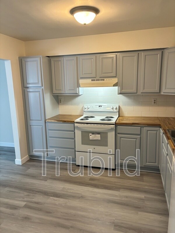 Building Photo - 246 Albatross St