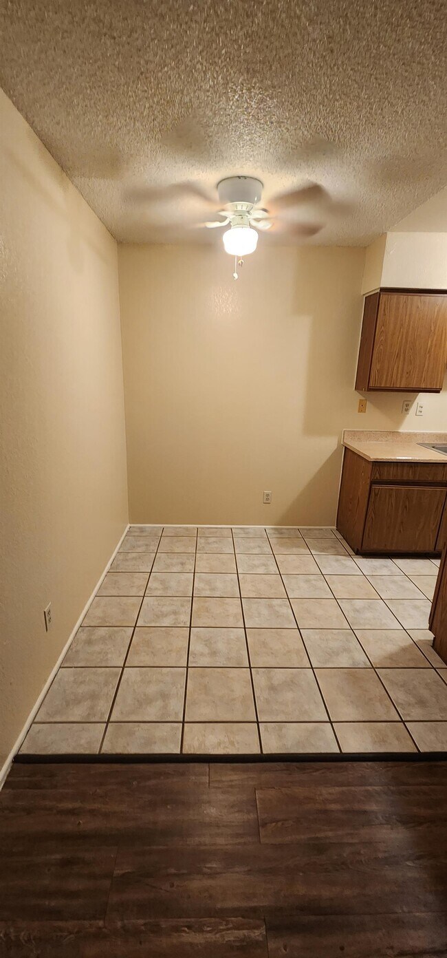 Building Photo - 2843 E 17th St