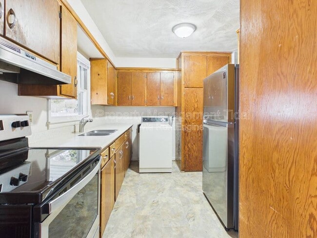 Building Photo - 47 Beaconsdale Ln