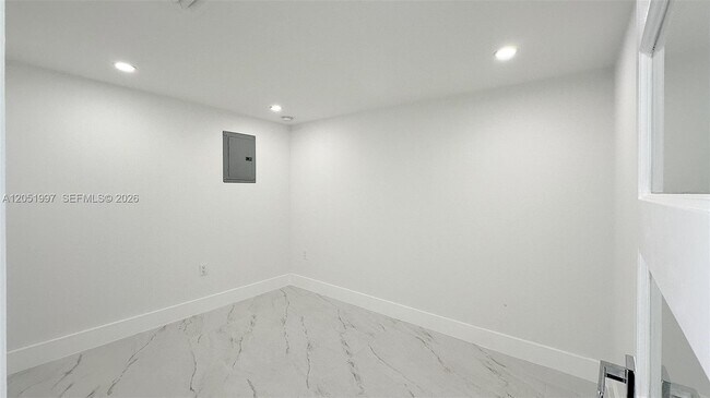 Building Photo - 18061 Biscayne Blvd