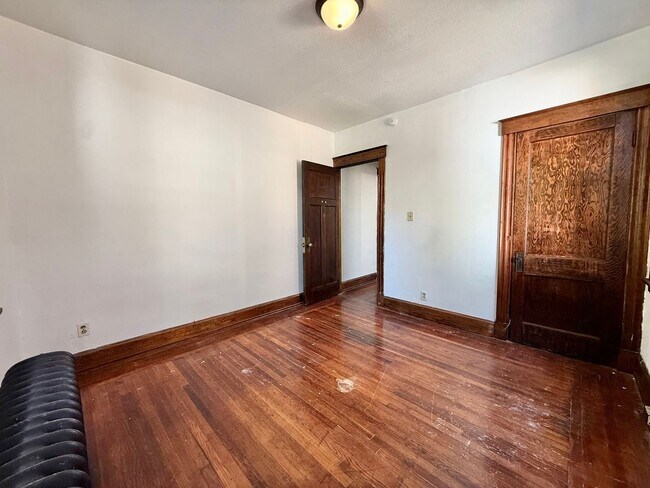 Building Photo - 548 Carplin Pl