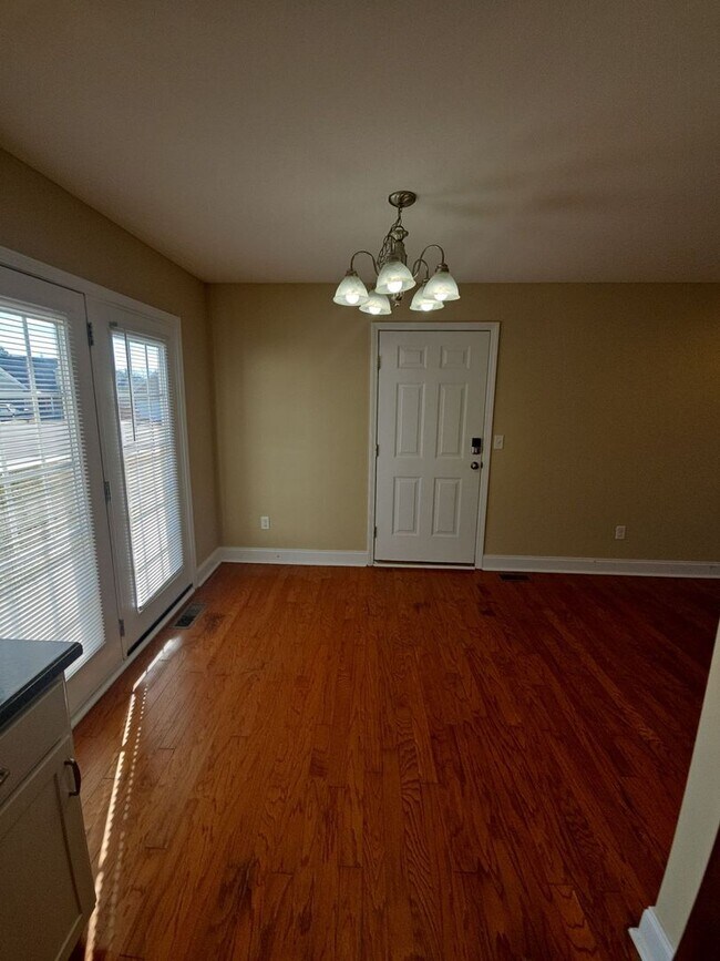 Building Photo - 2015 Reserve Dr