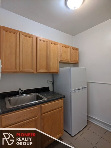 Building Photo - 4831 N Damen Ave