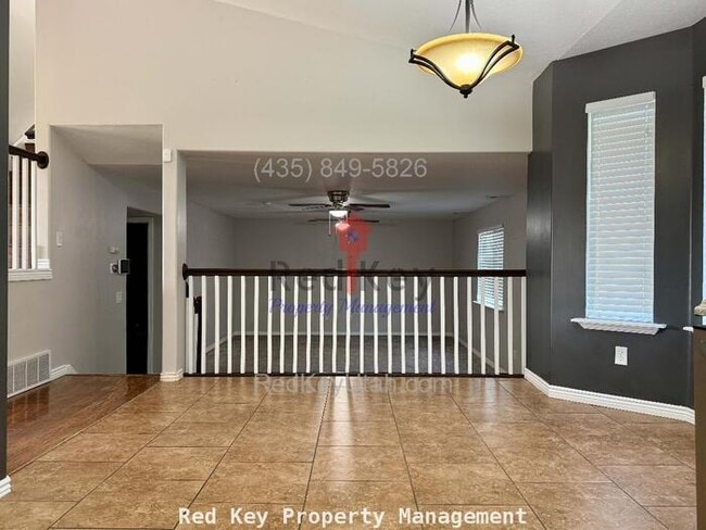 Building Photo - 970 W Single Family Home