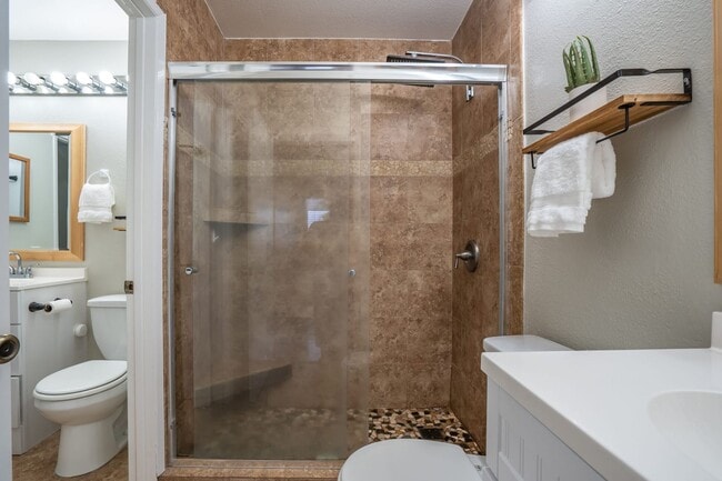 Building Photo - Fully Renovated Unfurnished 2 Bedroom/1.5 Bath at Southpointe