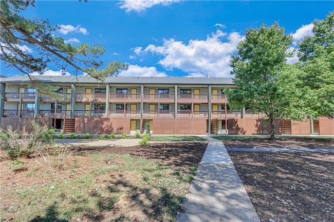 Building Photo - 710 Jesse Jewell Pkwy SE
