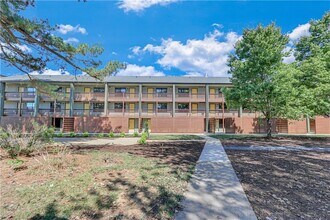 Building Photo - 710 Jesse Jewell Pkwy SE