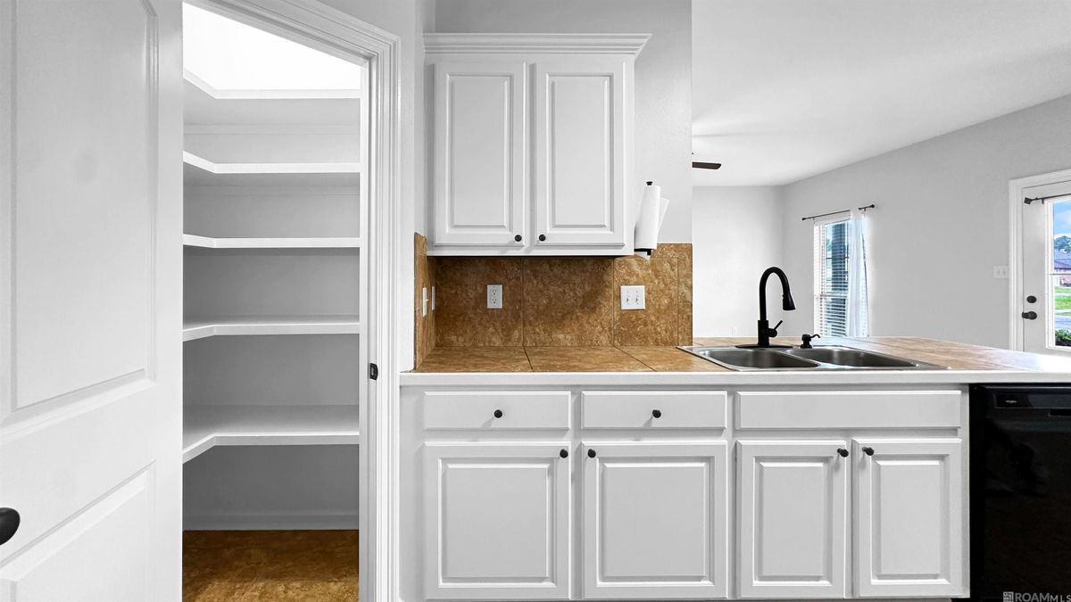 Building Photo - 10816 Field Pointe Dr