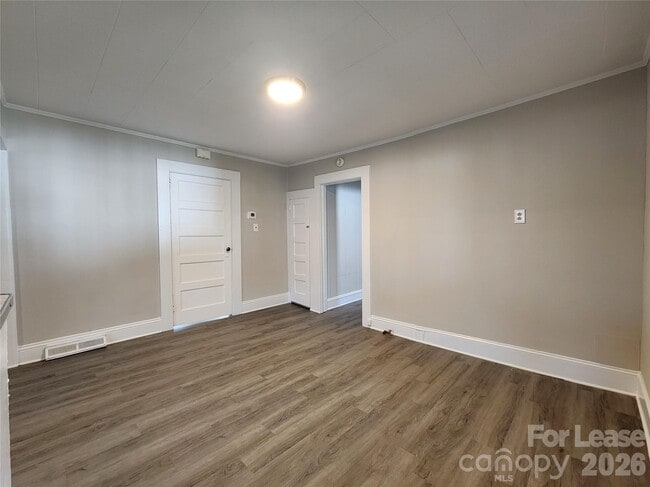 Building Photo - 29 Willowbrook Dr NW