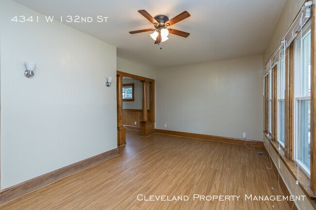 Building Photo - Updated West Side Colonial