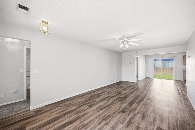 Building Photo - $2,495.95 - 3 Bed, 2 Bath Home in Denver with Central AC and Fenced in Yard!