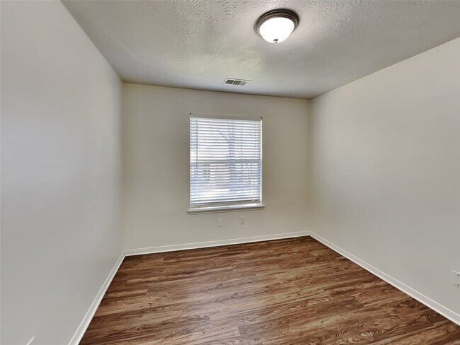 Building Photo - 502 Hearthstone Ct