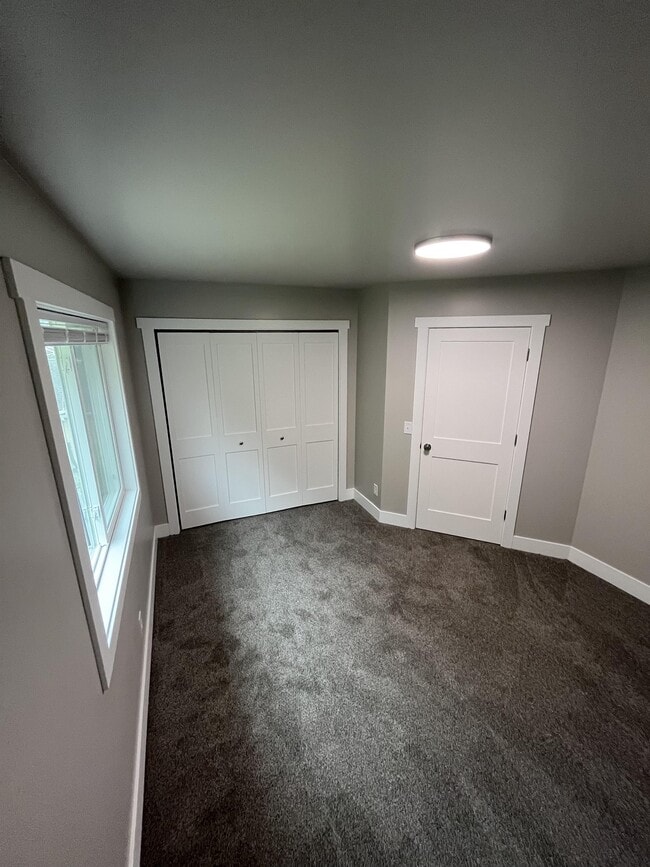 Building Photo - 8002 Green Meadow Ct