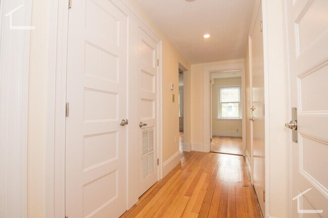 Building Photo - 1620 Beacon St