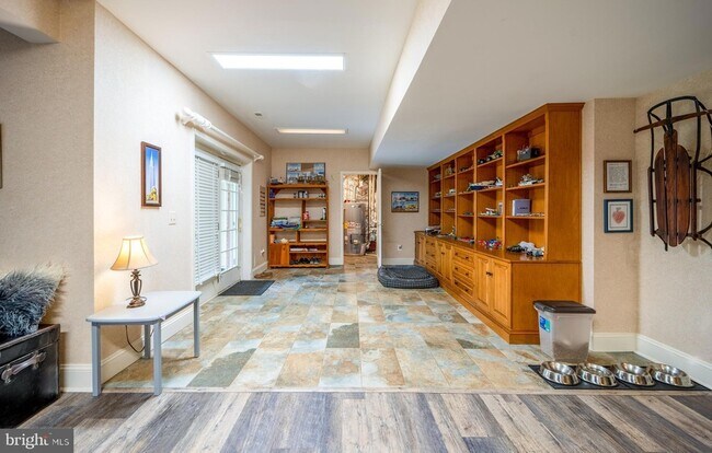Building Photo - 1115 Amanda Dr