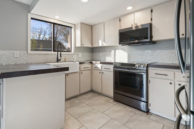 Building Photo - Ranch-Style 3 Bed / 2 Bath Single-Level Home in Hillsboro