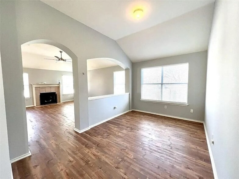 Building Photo - 2603 Hill Street Cove