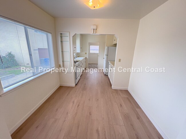Building Photo - AVAILABLE MAY - 3 Bed / 2 Bath Cayucos Home