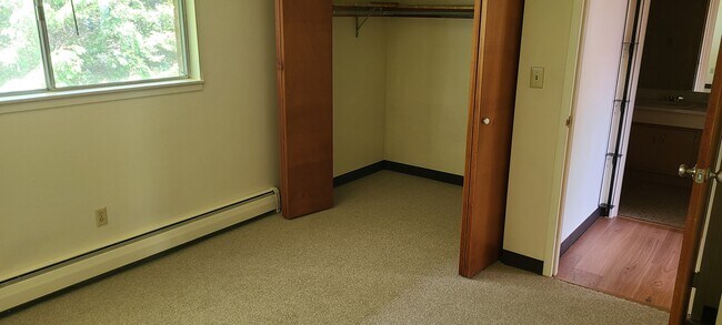 Building Photo - 1073 Sheridan Rd