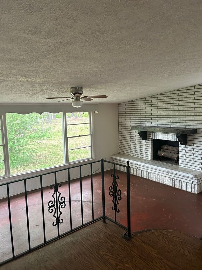 Building Photo - Cozy home