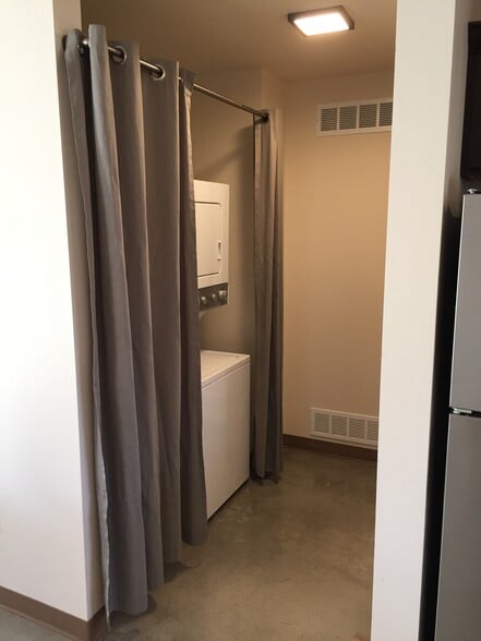 Building Photo - 13643 E Burnside St