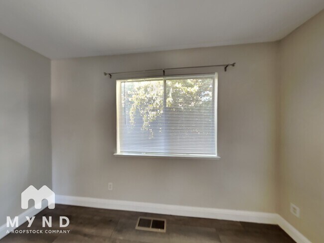 Building Photo - 1970 Grande Cir