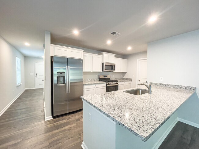 Building Photo - 107 Glen Forest Dr
