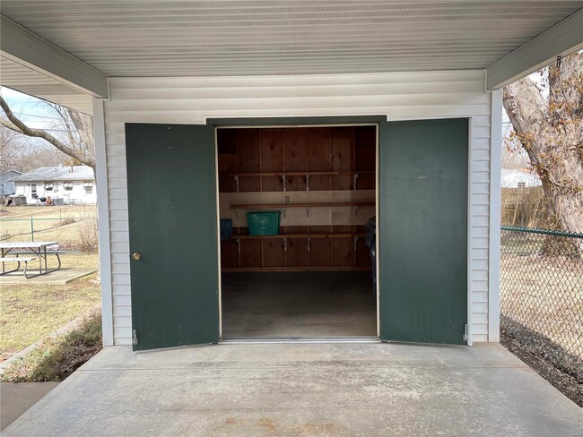 Building Photo - 3907 Memorial Dr