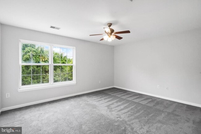 Building Photo - 511 Constellation Square SE