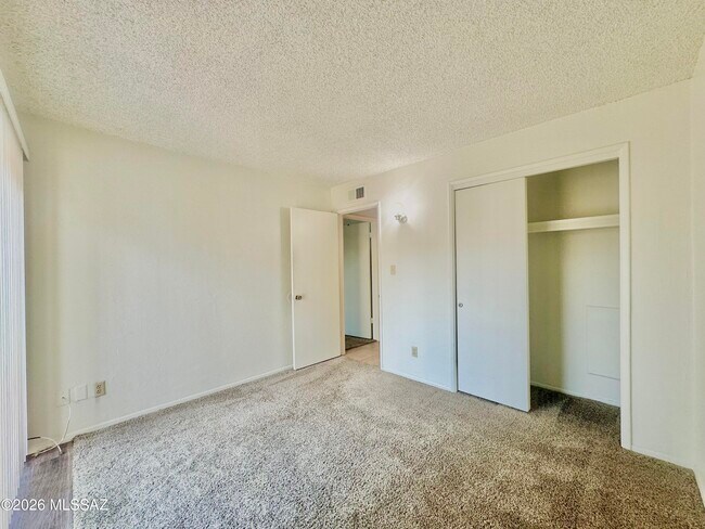 Building Photo - 810 S Kolb Rd