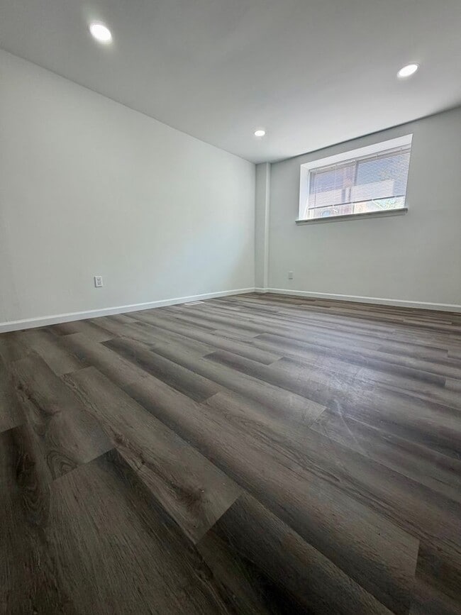 Building Photo - 1414 N 11th St