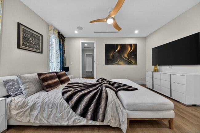 Building Photo - 1121 NE 17th Ave