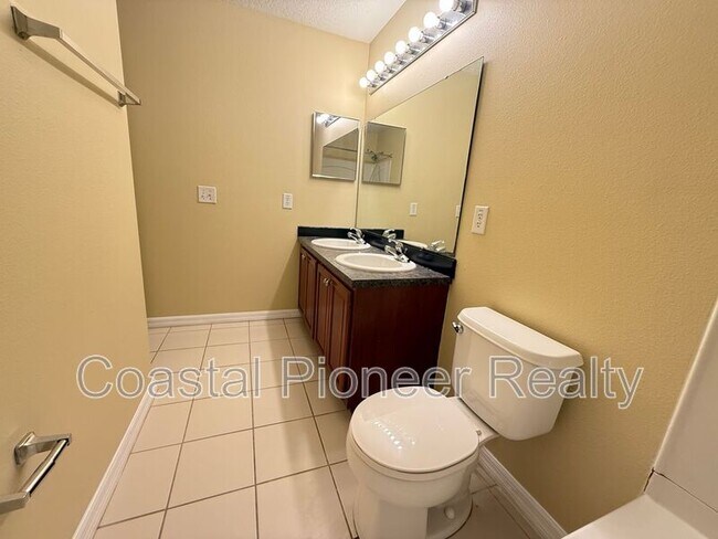 Building Photo - 10337 Stratford Pointe Ave