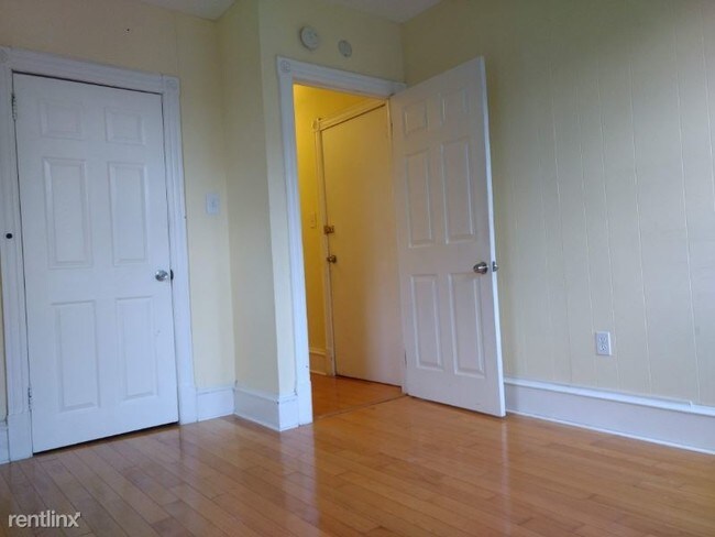 Building Photo - 22 School Ln