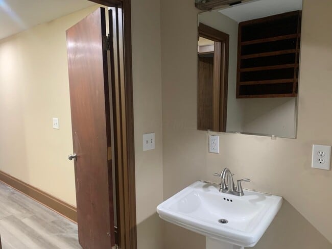 Building Photo - 575 E Kossuth St