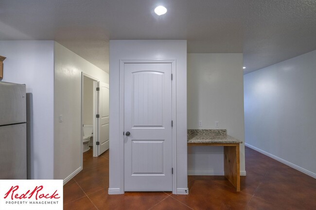 Building Photo - DOG-FRIENDLY 3 Bedroom Townhome with INTER...