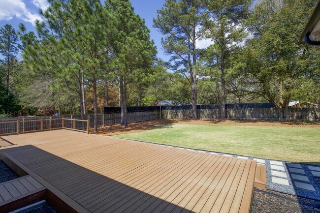 Building Photo - "Spacious and Inviting 2620 sq. ft. Home i...