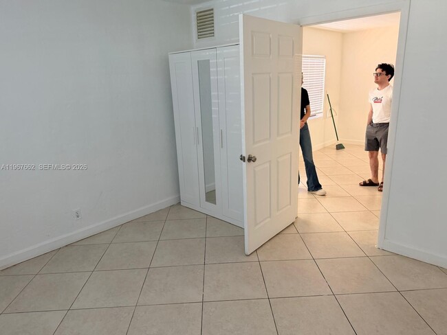 Building Photo - 1928 N 20th Ave