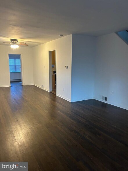 Building Photo - 118 Urell Pl NE