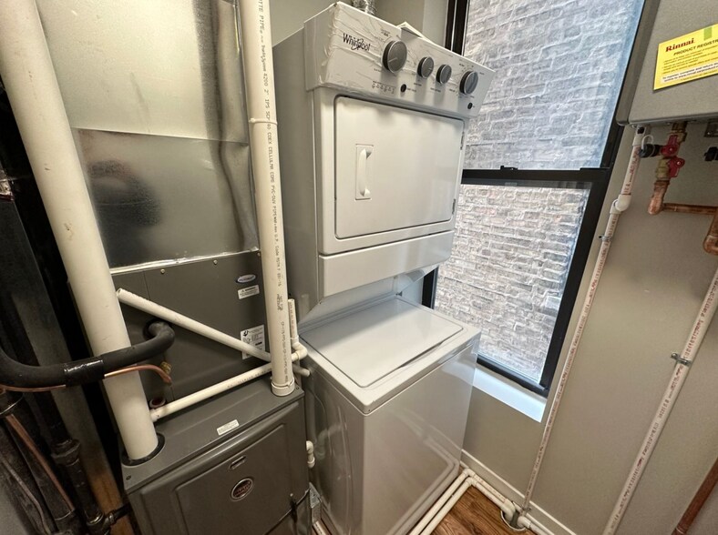 Building Photo - 3513 N Sheffield Ave