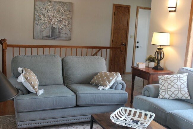 Building Photo - Main Floor Living - Updated 2021 - 5 Min from Mayo
