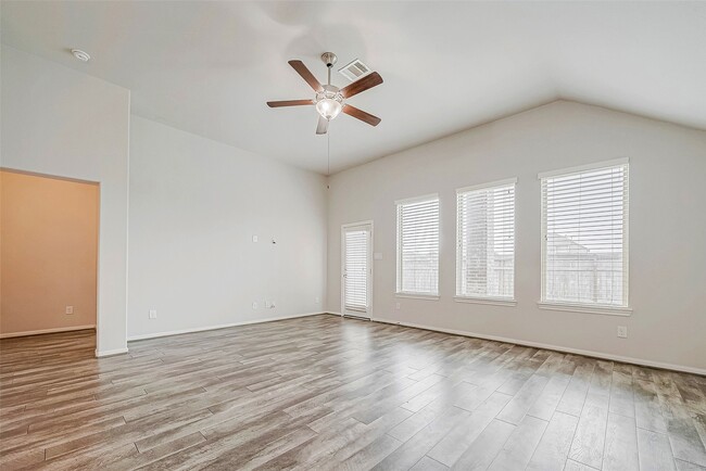 Building Photo - 31118 Gulf Cypress Ln