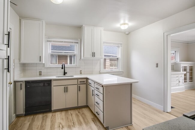Building Photo - Beautiful 3 Bed, 1 Bath Rental Home in Irvington Portland!