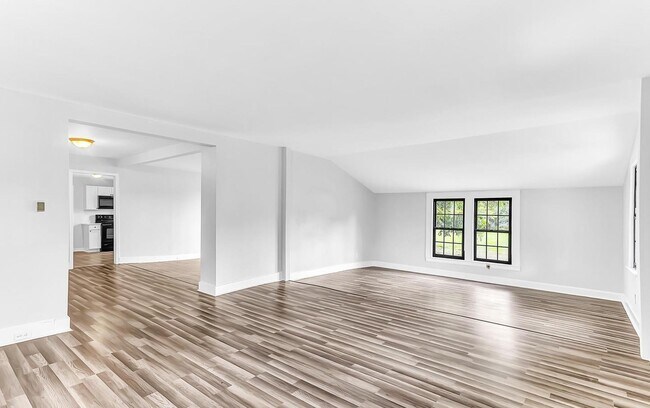 Building Photo - 211 Walnut St
