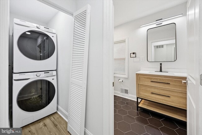 Building Photo - 229 New Jersey Ave