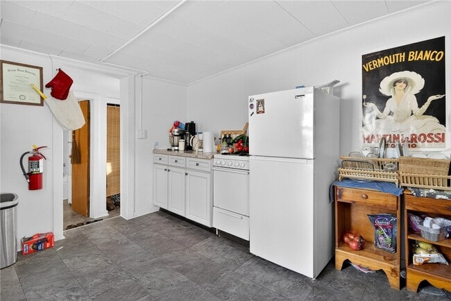 Building Photo - 607 N Cayuga St