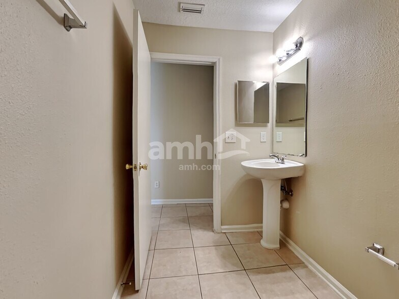 Building Photo - 9684 Hazel Lake Dr