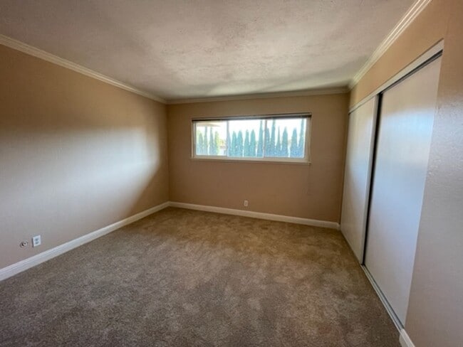 Building Photo - Wonderful 2 story 2 bedroom, 1.5 bath town...