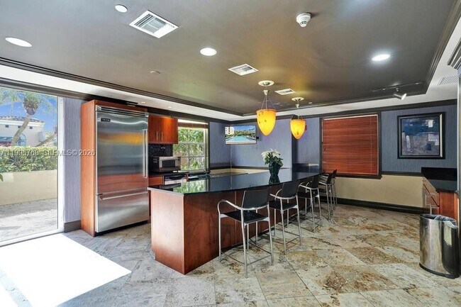 Building Photo - 520 SE 5 Ave