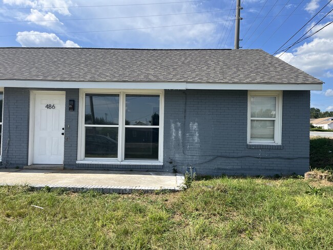 Primary Photo - 486 Metz Dr
